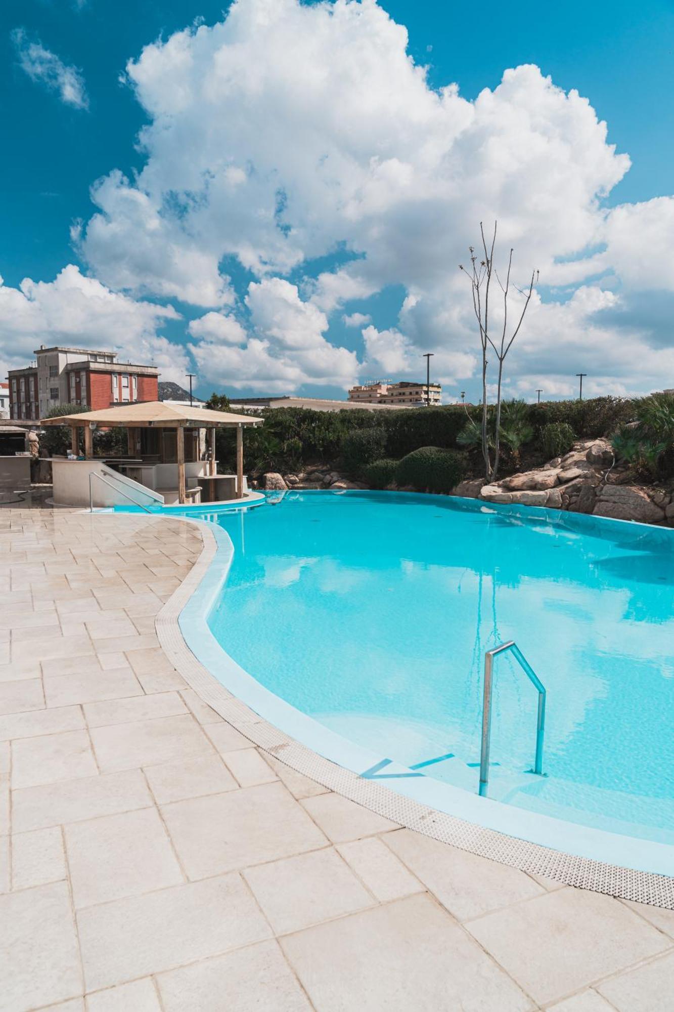 Mercure Olbia Luaran gambar